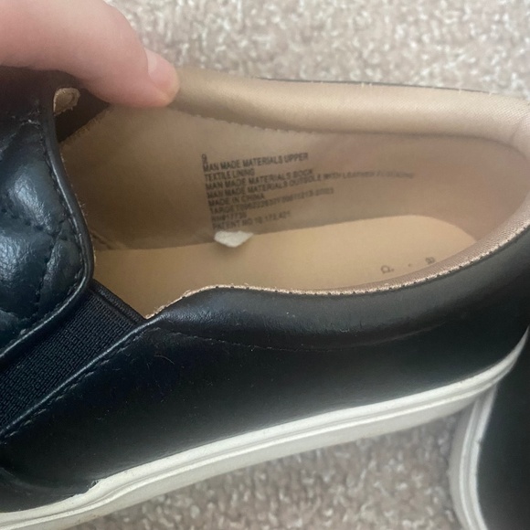 🎁 GIFT IDEA! 🎉 Memory Foam Black Quilted Slip Ons Women Size 9 - Picture 3 of 7